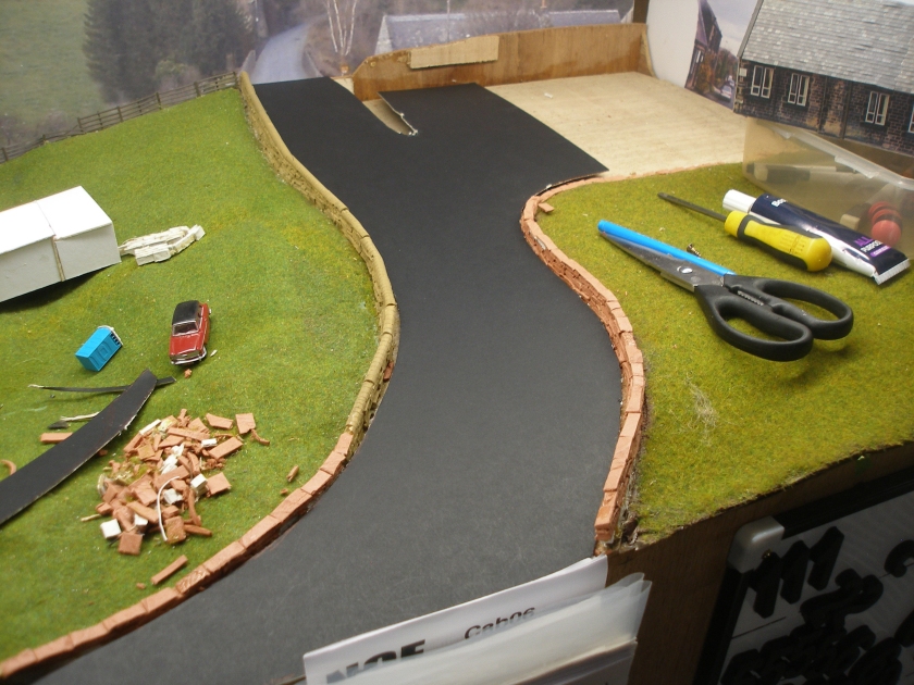 Construction of a 4mm model road: Step 2 card overlay