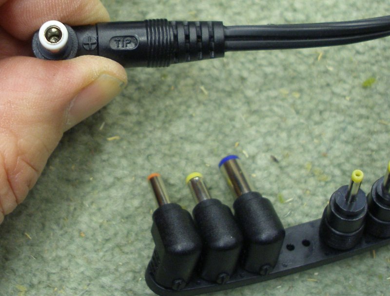 Digitrains 15 volt power adaptor correct plug and orientation.
