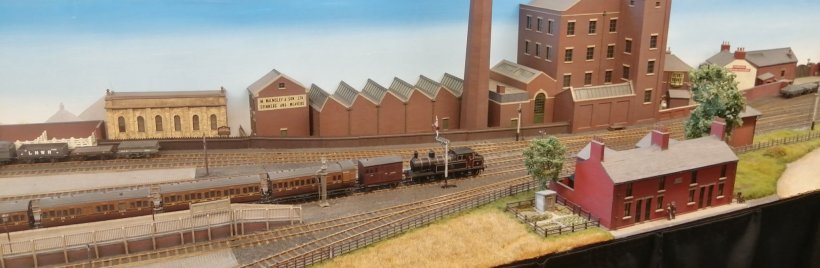 Eccleston LYR P4 model railway: station throat and platform ends
