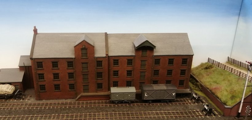 Eccleston LYR P4 model railway: rail served warehouse
