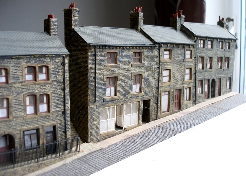 'Houses on the Hill' South Lane, Holmfirth. 4mm scale