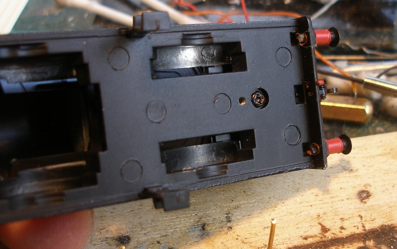 Removal of footplate of Bachmann Class C showing screw holding the smokebox to the footplate