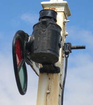 Close-up view of lamp of Rayner Wilson LYR signal, Bala Lake Railway 16 July 2015