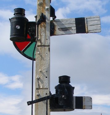 Close-up view of rear of Rayner Wilson home and subsidiary arms on LYR signal, Bala Lake Railway 16 July 2015. Note metal straps on arm, in this restoration painted white.