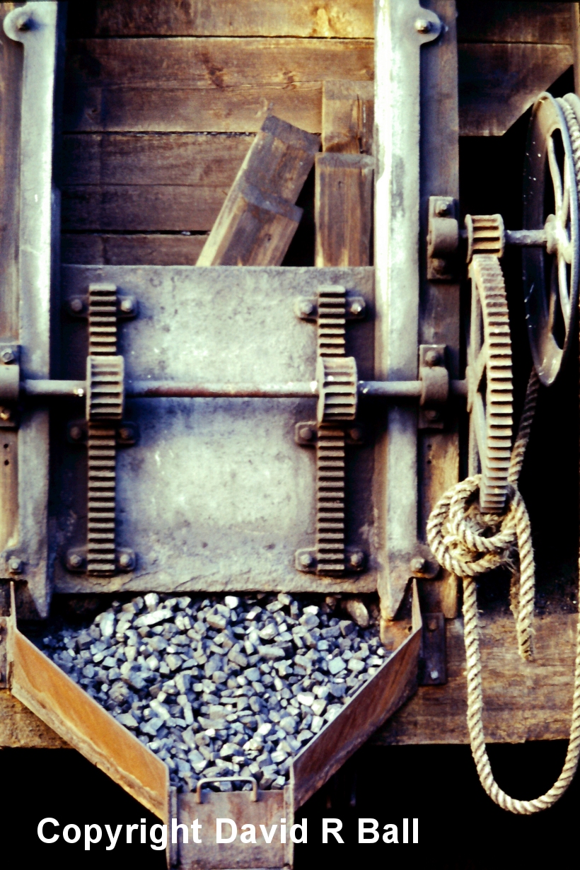 Sowerby Bridge coal drops September 1971 detail of hopper door operating mechanism