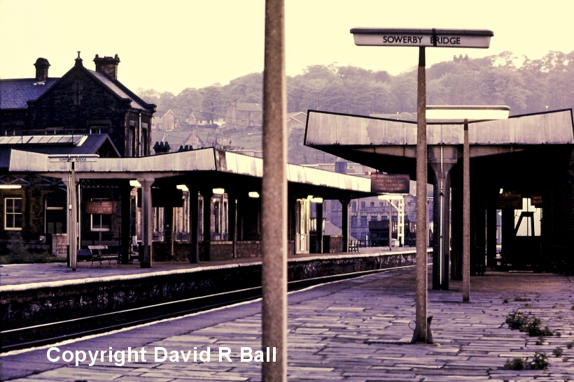 Sowerby Bridge railway station 1971: Another shot looking towards Manchester, and showing the BR-built canopies. The bracket signal controlling exit from the Up Passenger Loop is just visible between the two canopies. In both the 1959 and 1972 signal box diagrams, this signal is shown as an underslung bracket.