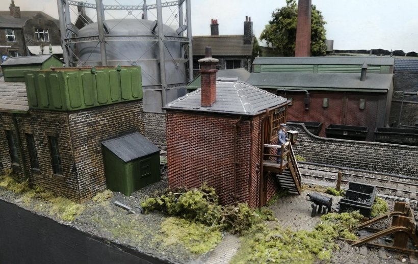 Thurlstone GC OO model railway: Bullhouse station signal box and rear of colliery loco shed
