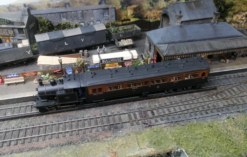 Thurlstone GC: LYR Railmotor stands at the Bullhouse branch terminus showing roof detail.