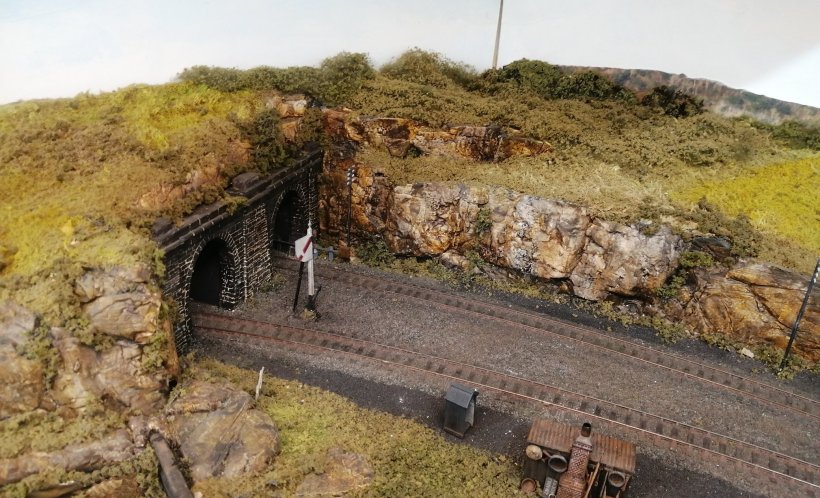 Thurlstone GC model railway: cliff face