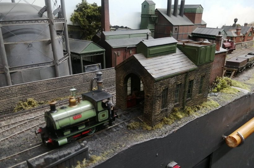 Thurlstone GC OO model railway: Bullhouse colliery loco shed and 0-4-0ST 'Thor'.
