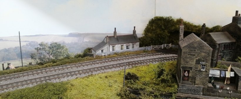 Thurlstone GC OO model railway: whitewashed cottage and occupation crossing.
