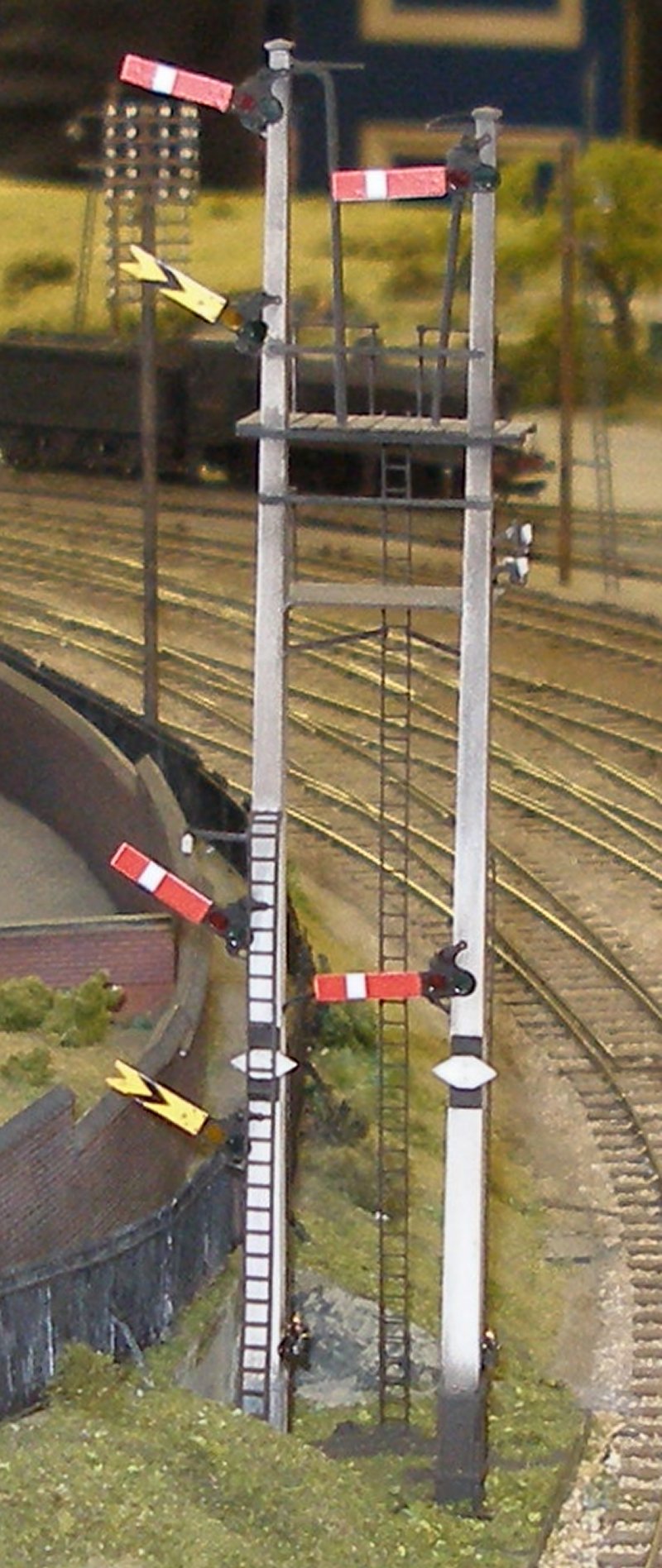 Leicester South bracket signal featuring Chiltern Modelling Soultion's Upper Quadrant signal transfers. 